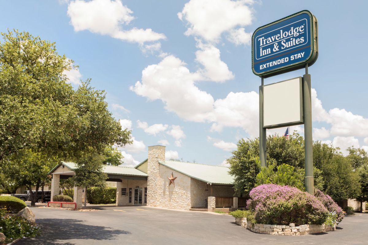 47664_exterior_day_1