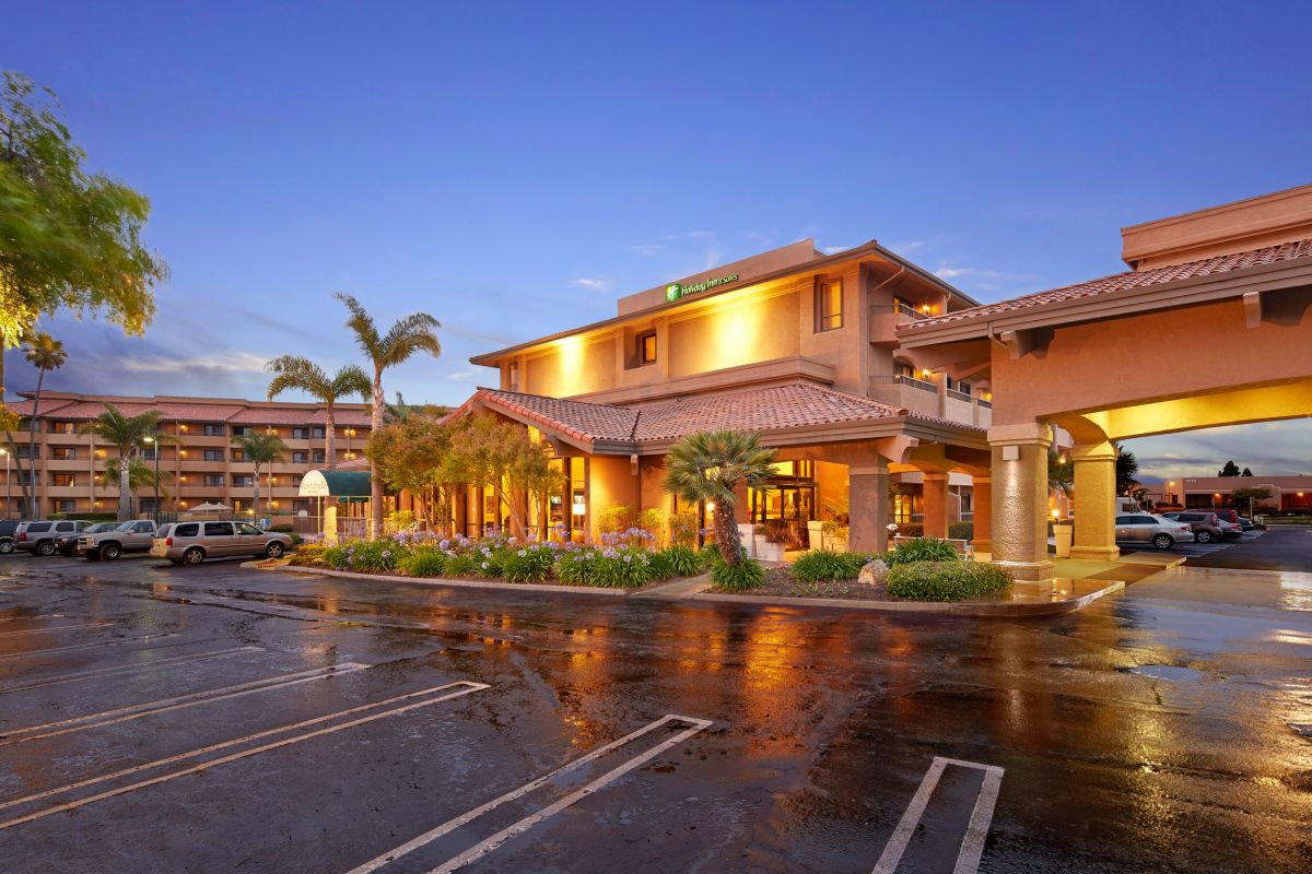 holiday-inn-hotel-and-suites-santa-maria-2815488368-original (1)